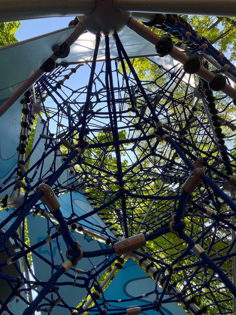 Тарзанки и веревочные лестницы: зов природы в городских джунглях