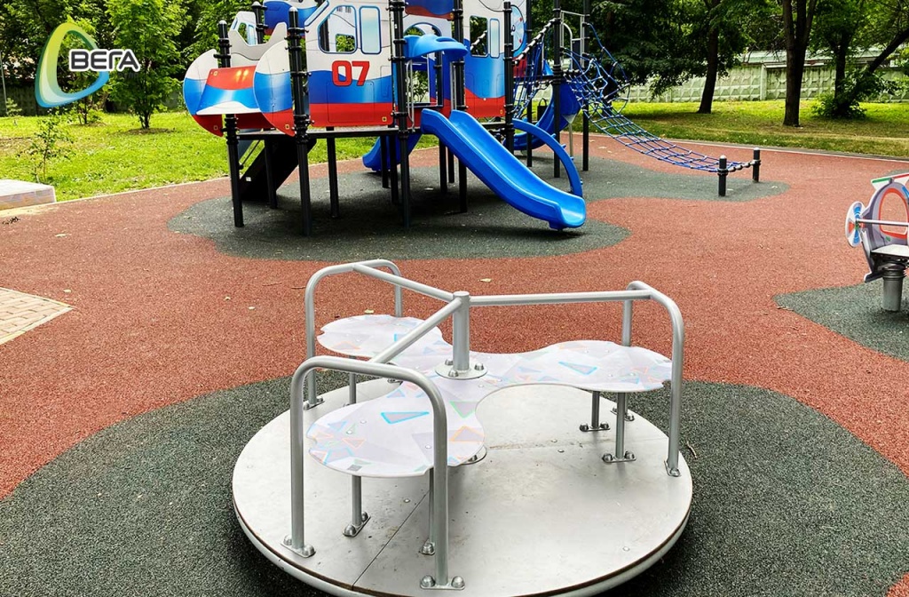 Патриотическая детская площадка на Крутицкой набережной