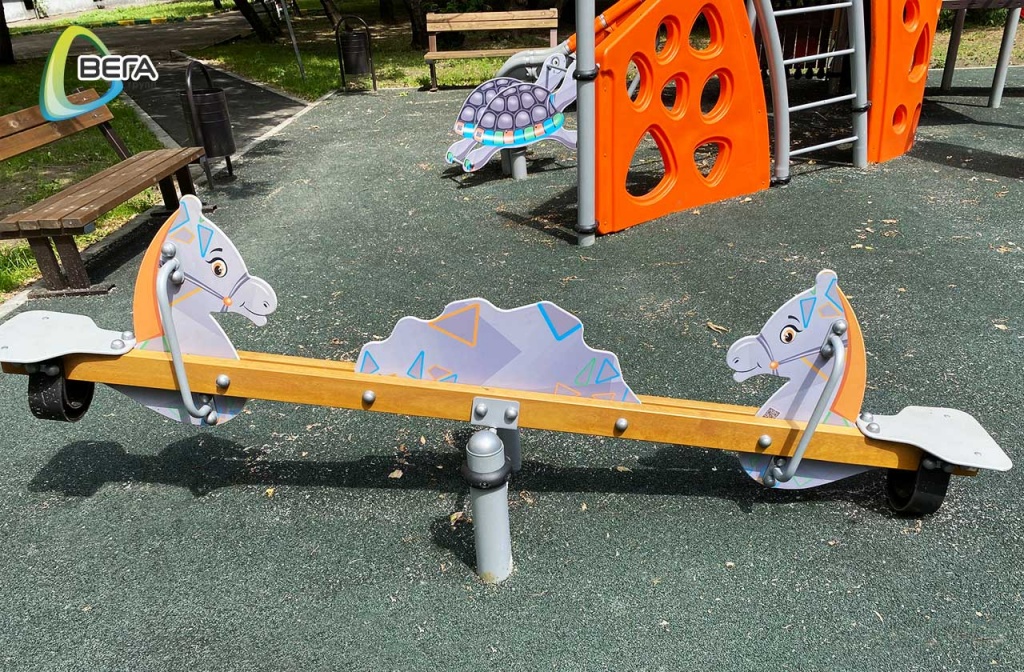 Детская площадка на Крутицкой набережной: покатай меня, большая черепаха!