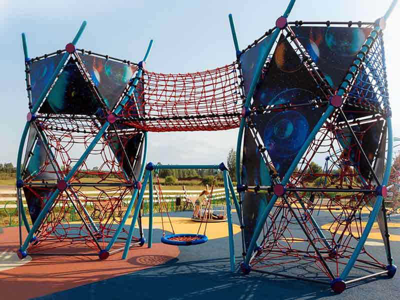 Современный игровой развивающий канатный комплекс производства компании ВегаГрупп