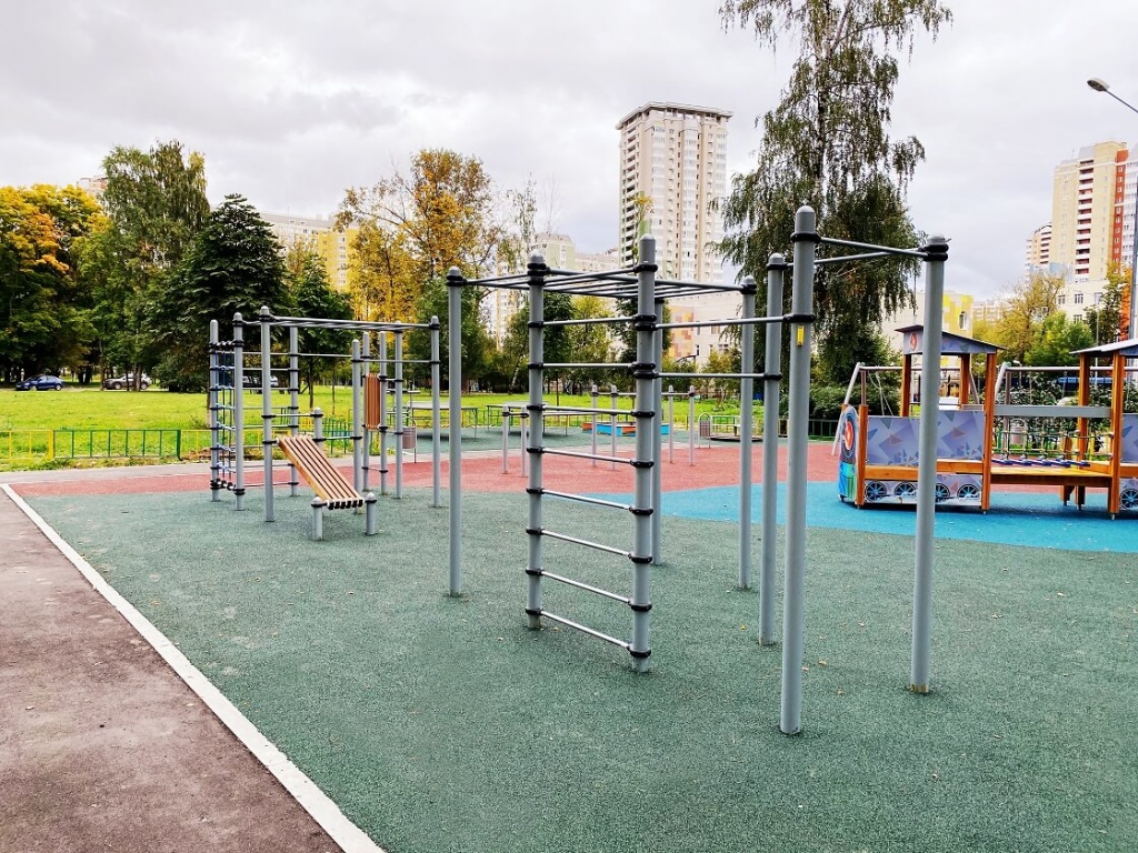 Спортивный комплекс Сорочаны и Спортивный комплекс Домбай.jpg