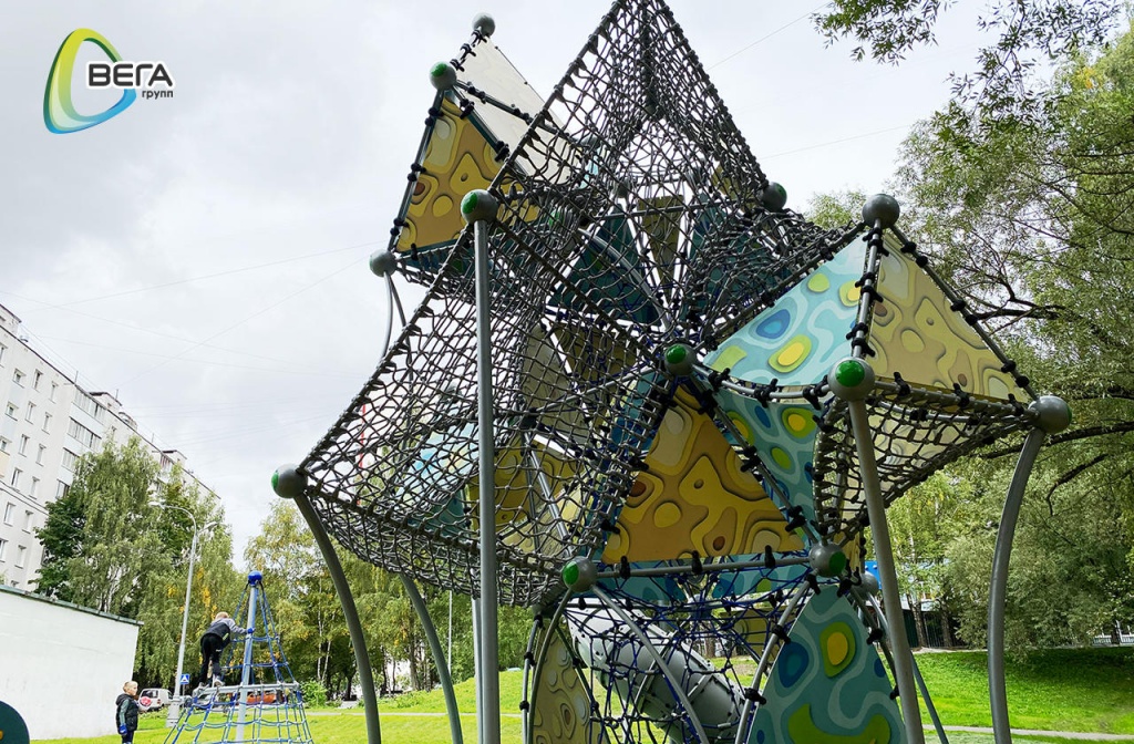 «Тритопия» и карусель «Водолей»