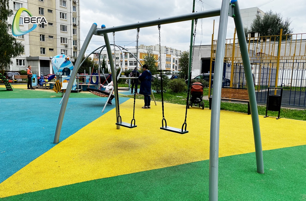 Современное покрытие на игровой площадке ВегаГрупп