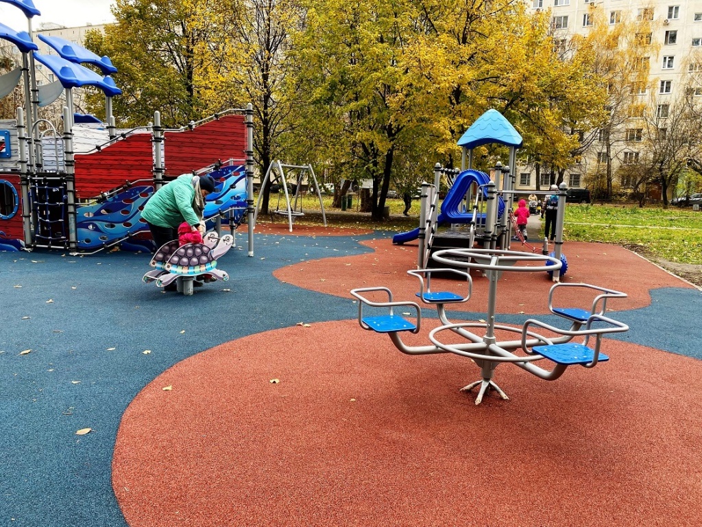 Карусель Малыш, качалка Тартила,городок корабль капитана Блада и Родос.jpg