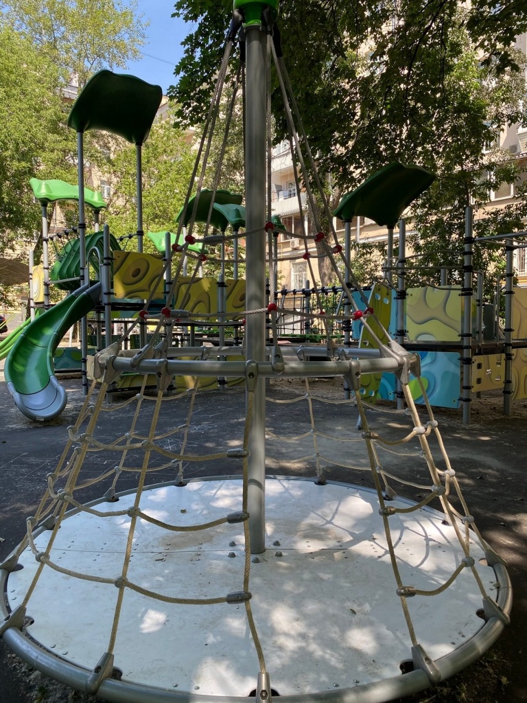 detskaya-ploshadka-na-leningradskom-prospekte-v-moskve_11.jpg