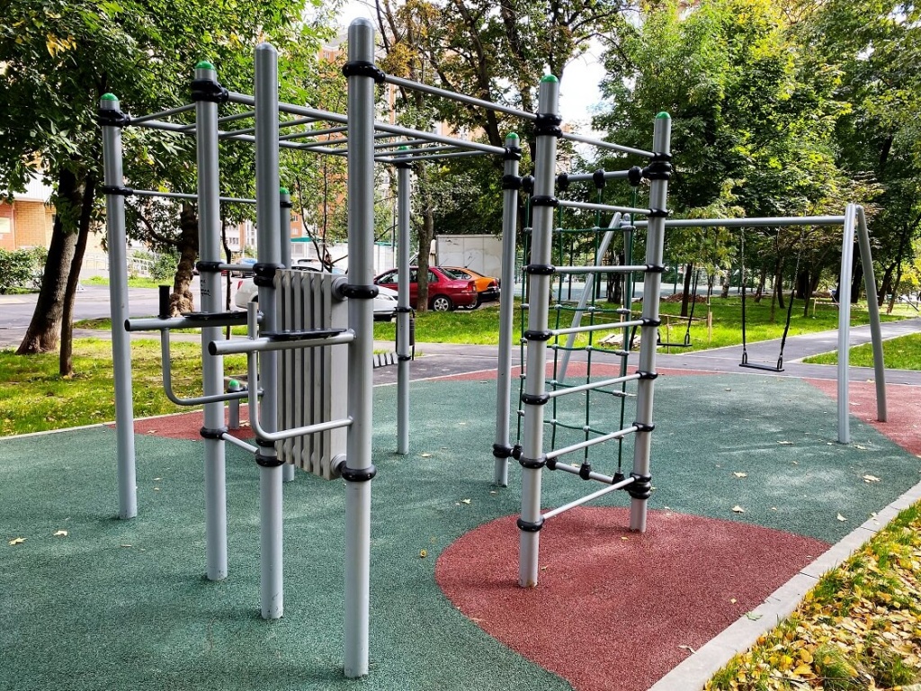 Спортивный комплекс Домбай и качели Кураж.jpg