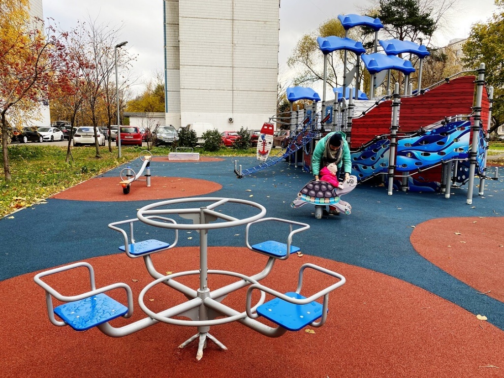 Карусель Малыш, качалки Ёж-серёж и Тартила,, городок корабль капитана Бл....jpg