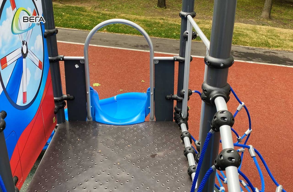 Патриотическая детская площадка на Крутицкой набережной