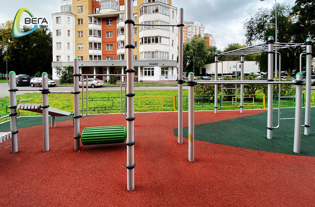 Современное покрытие на игровой площадке ВегаГрупп