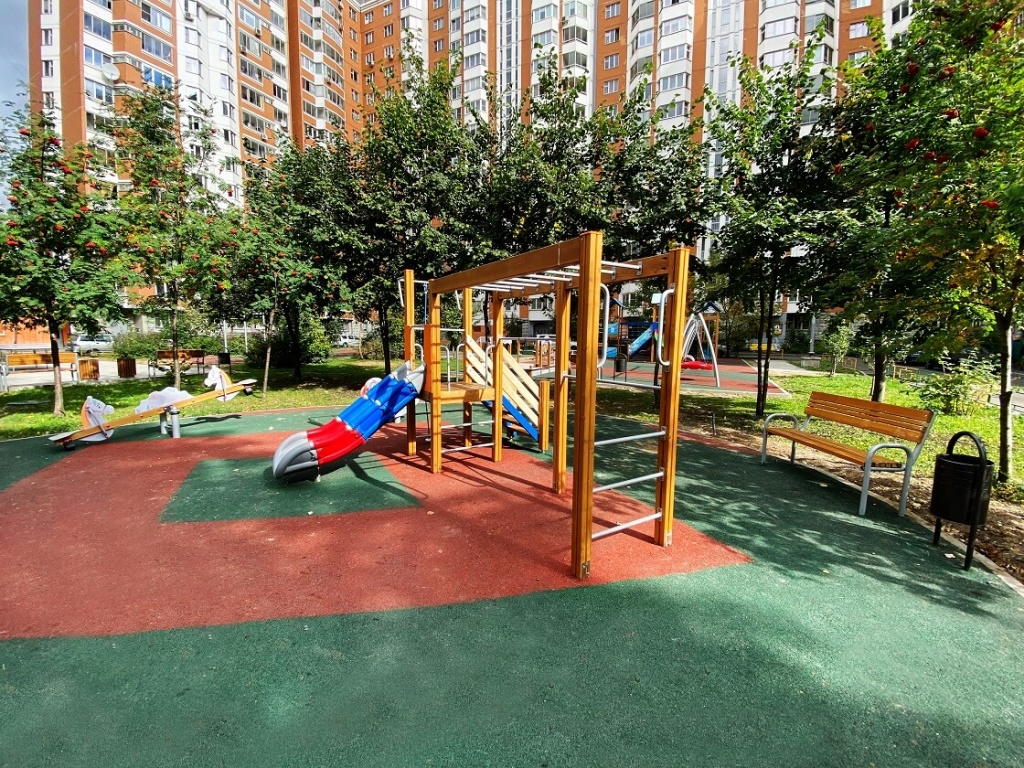 2 Детский городок Муром и качалка Галоп.jpg