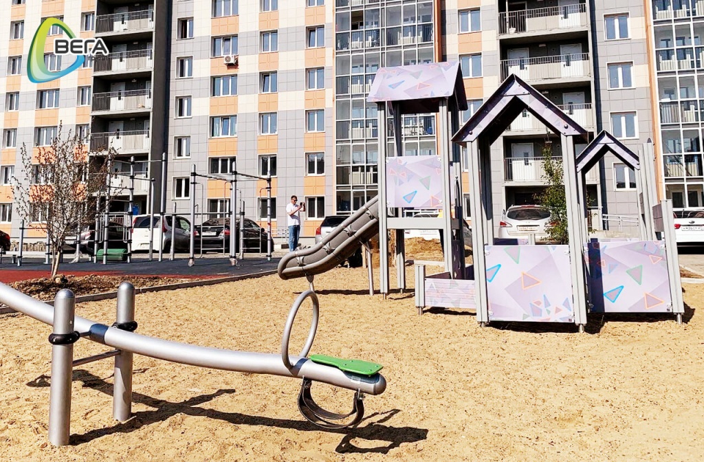 Песочный дворик «Усадьба» и качалка Дуэт ПС108.00.1_КЧ001.00.1.jpg