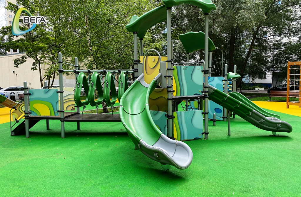 Современное покрытие на игровой площадке ВегаГрупп