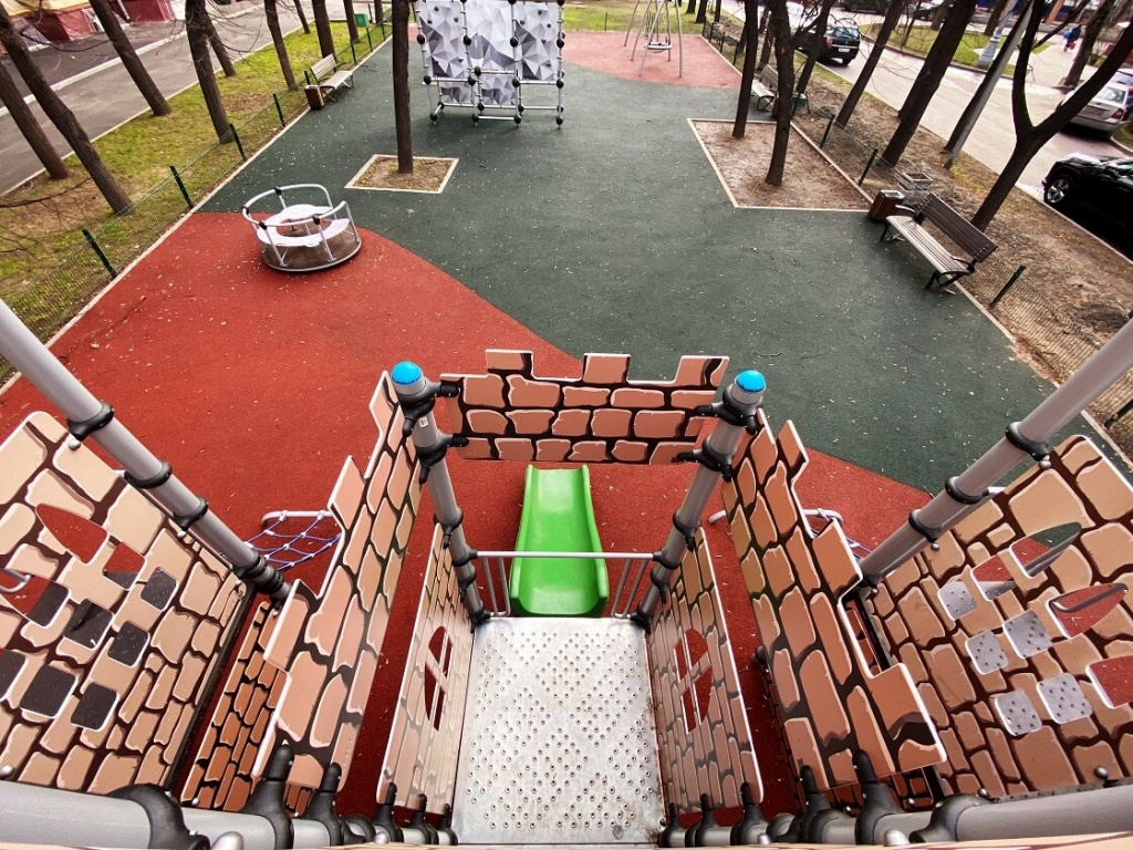 Детский городок Зазеркалье, Карусель Цирк, Турмалин, качели Озорство (10....jpg