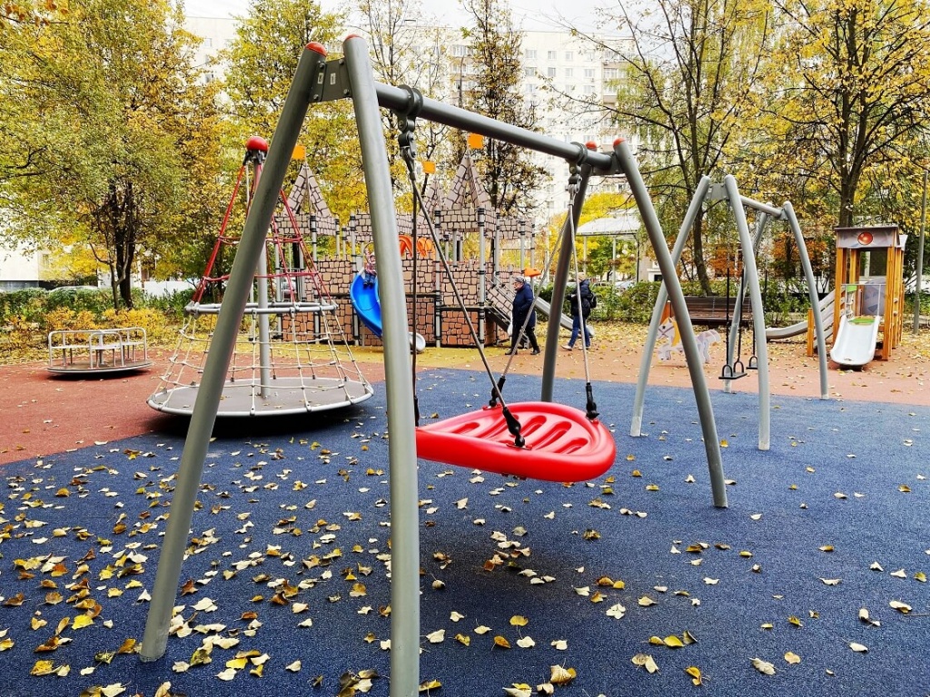 качели-гнездо Кураж, качели Азарт, карусели Водолей и Ералаш, игровой ко....jpg